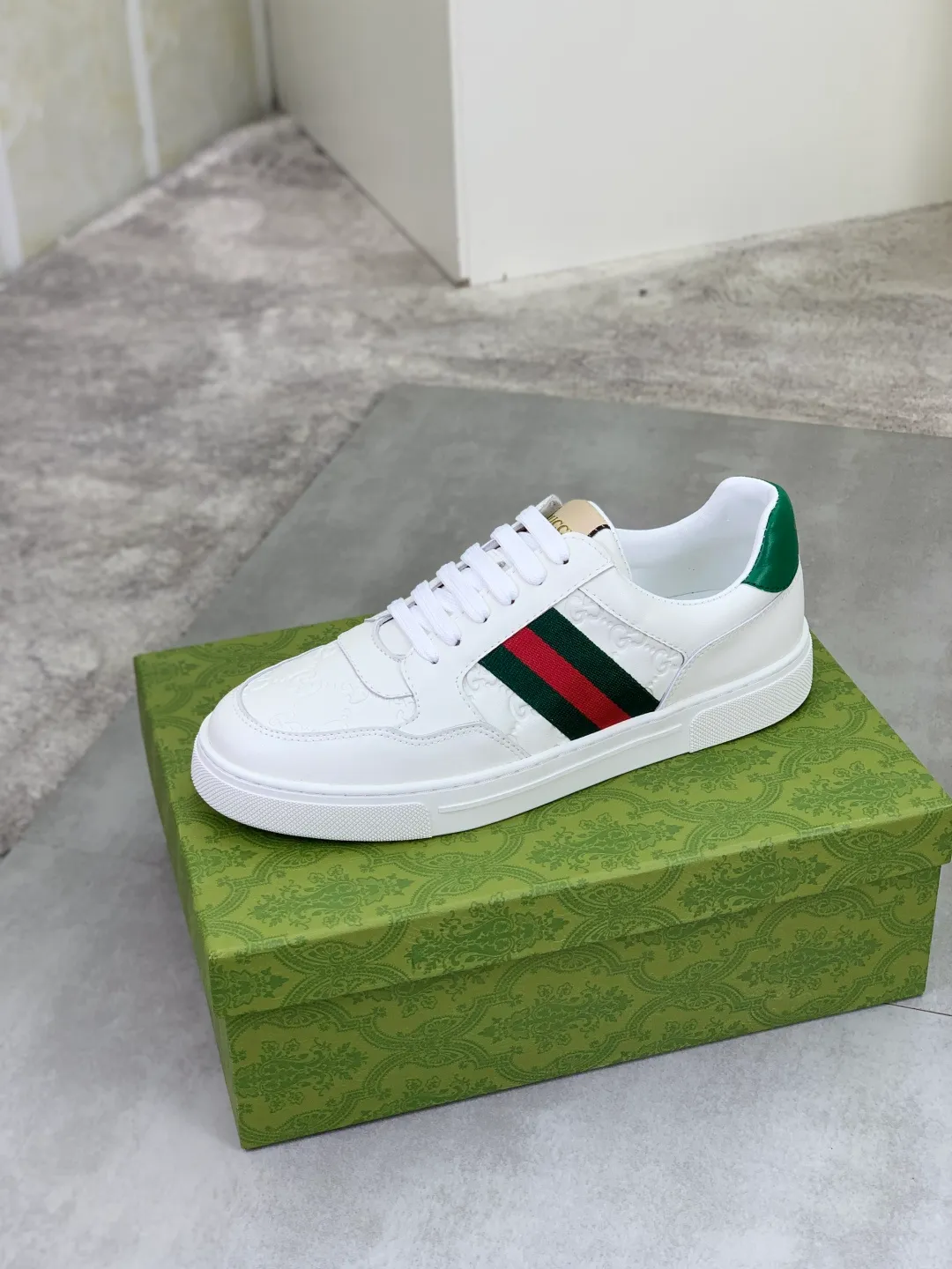 Men's shoes 💰P420 💰[New style]🆘 The latest model from Gucci GUCCI official website🎁Classic casual and fashionable men's shoes👟Best model💥The style is simple and elegant, exclusive for trendy men. Unique official website latest brand elements👑Gucci original decoration, fashionable and generous, original soft calfskin fabric➕Comfortable soft first-layer pigskin lining ✅The official website specifies wear-resistant casual outsole, the classic model is photographed in real life🎬Color: 2️⃣colors available😍Number of codes: 38-44